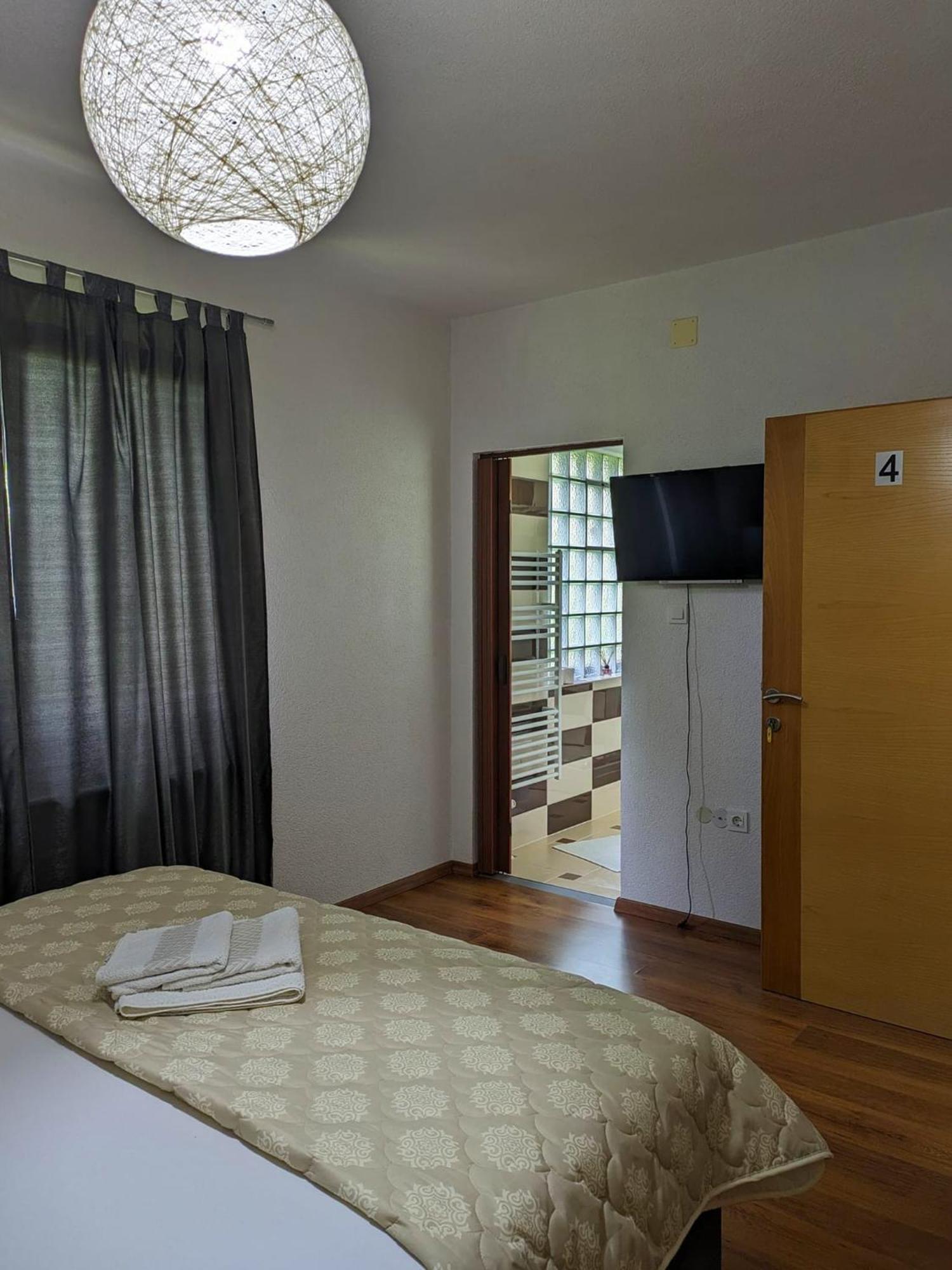 Vacation Home Keskic Velika Gata Exterior photo