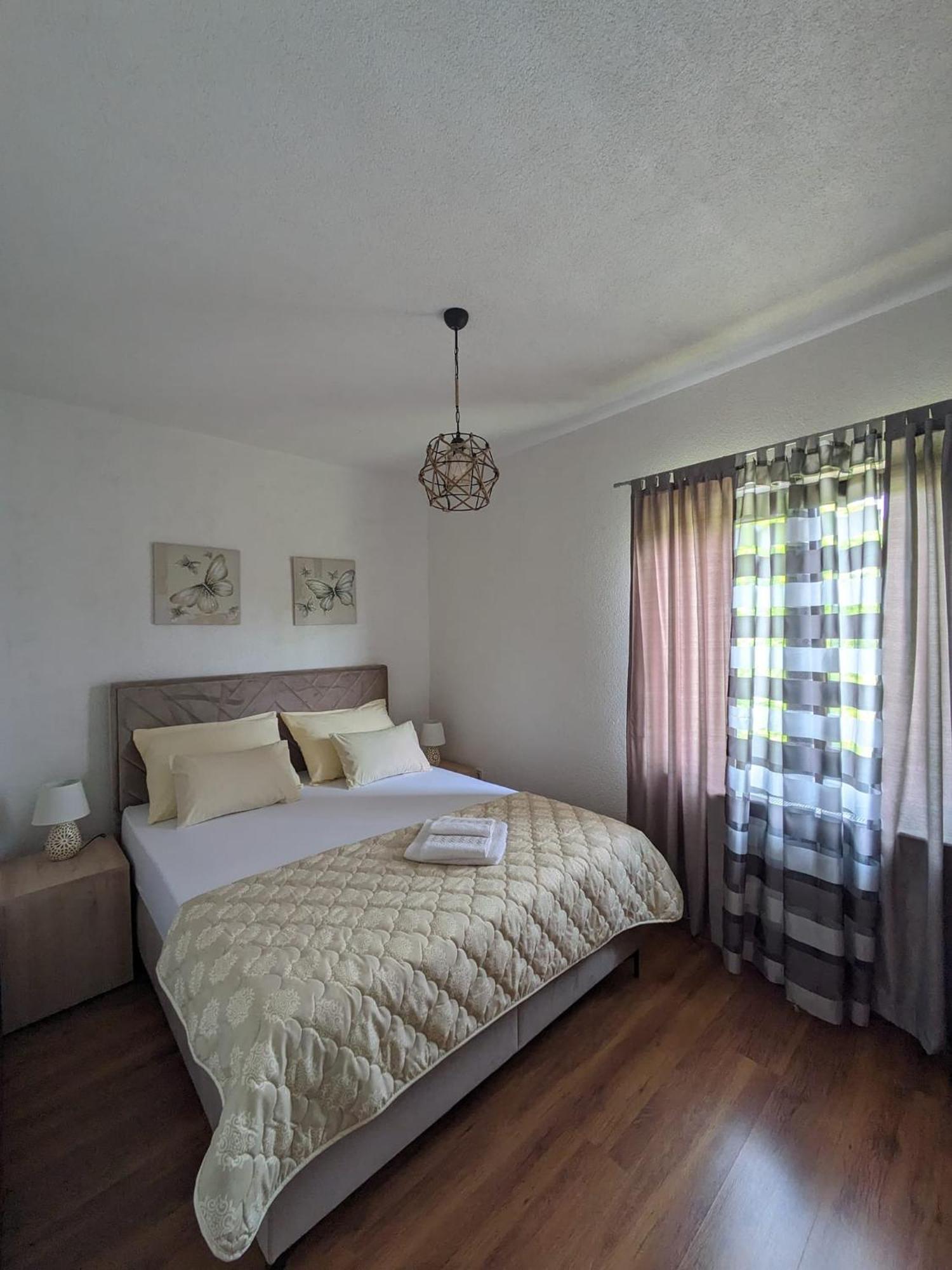Vacation Home Keskic Velika Gata Exterior photo
